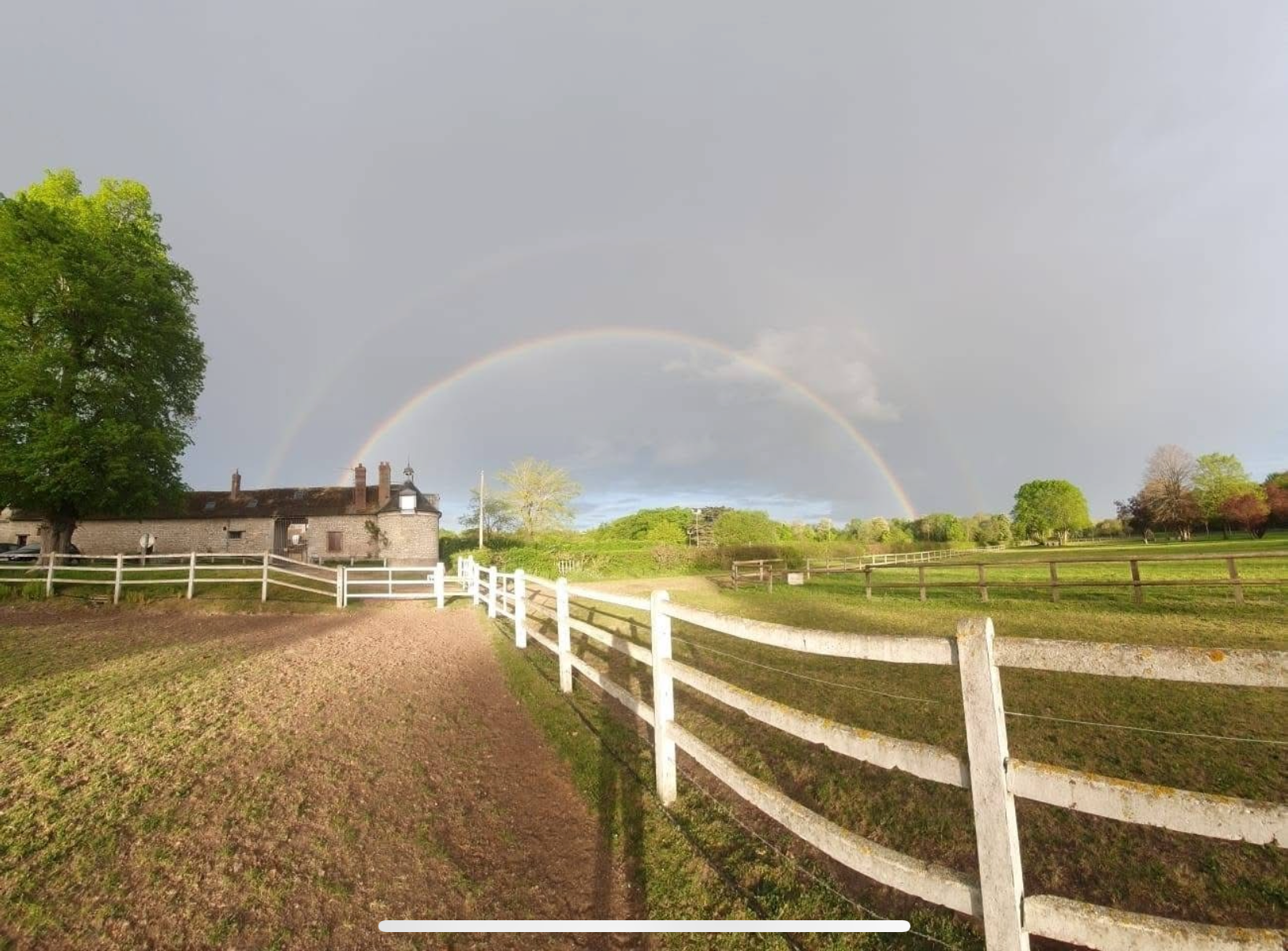 La Ferme de la Motte sous un arc-en-ciel